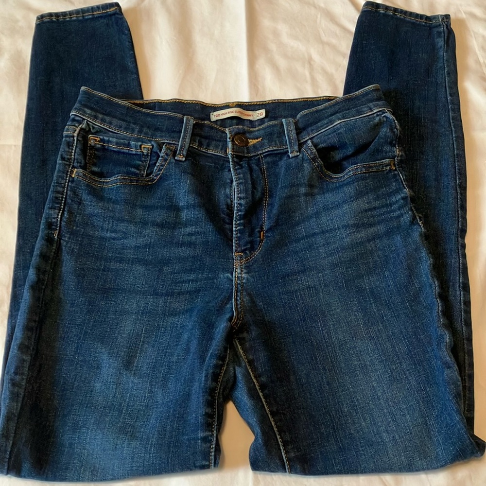 Levi’s high rise supper skinny size 28